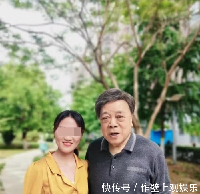 赵忠祥摘掉假发逛公园,暴露真实容貌,荧幕上的年轻都是"装"的