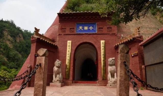 明知小雷音寺多一个字，唐僧为何还要进去跪拜？因他知道一个秘密