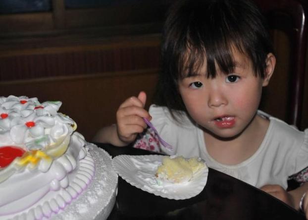【每日说育儿知识】告诫：这3种食物伤脾还积食，家长要警惕，孩子一口都不能沾