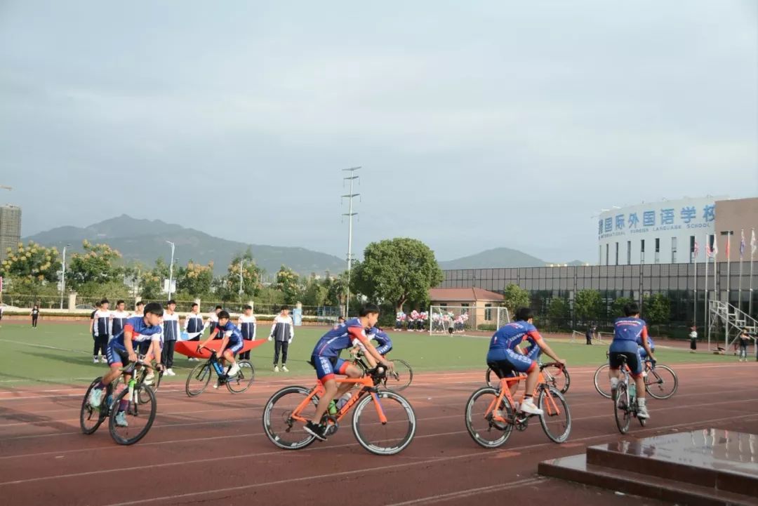 乐清市外国语学校第十五届体育节暨第十四届田径运动会开幕