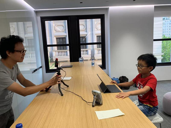 8岁“程序猿”编程教学走红网络，连苹果公司都邀他去拍视频