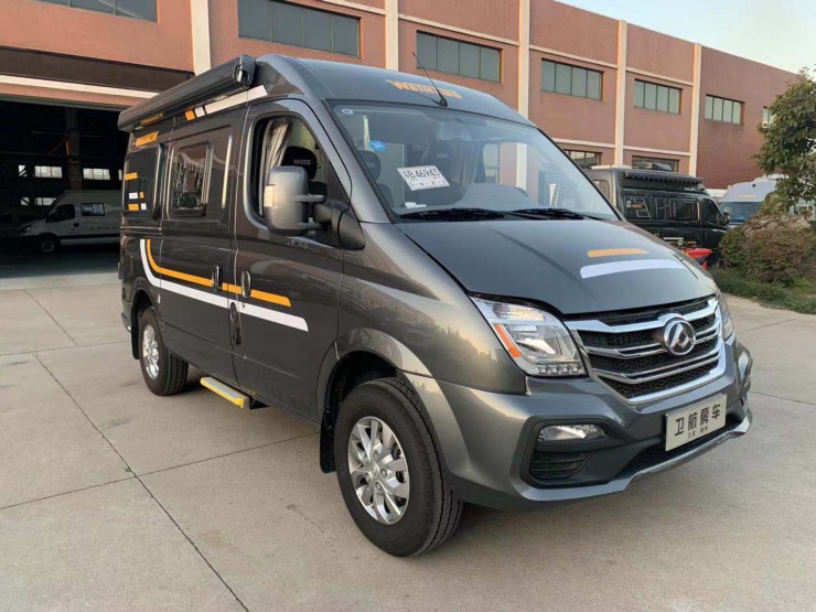国六新车下线:卫航新款大通短轴B型房车(横床