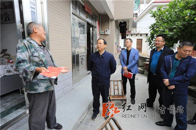 湘西苗族自治州委常委,湖南吉首市委书记刘珍瑜到双塘街道督导脱贫