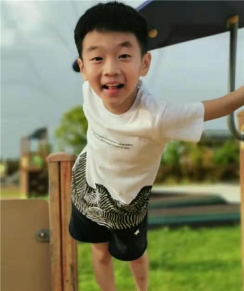 还记得爸爸去哪儿中的杨阳洋吗5年后的他帅成了小男神