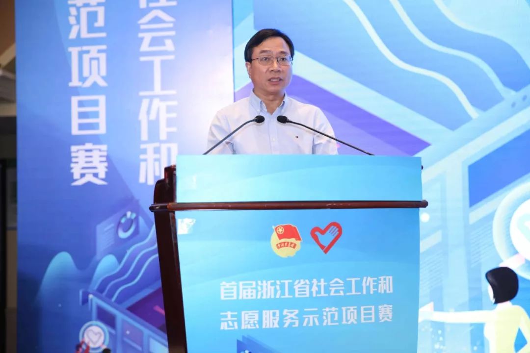 △图为区委副书记,政法委书记朱法传发表讲话