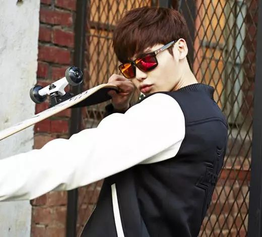 近视眼镜品牌排行_国华近视防控镜民族品牌掌握核心技术