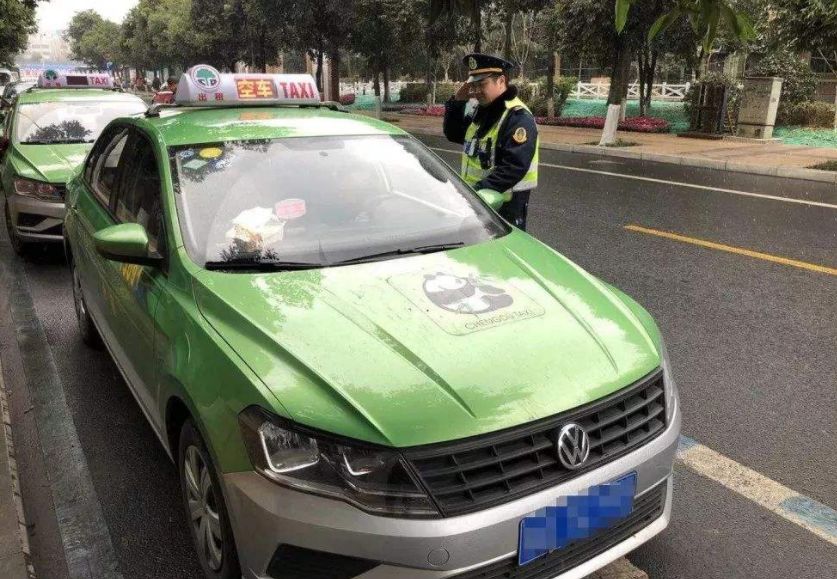 成都出租车新规今天实施,机场打车将告别被宰!