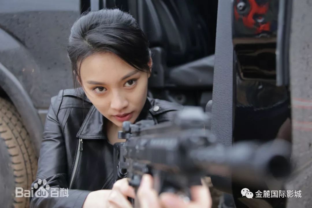 邵兵姜武分饰的一对警察大盗命运突转,江湖恩怨从20年前计起,又因故人