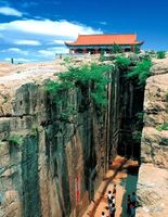 巨野北站  金山旅游区,永丰塔都是距离巨野北站比较近的景区.