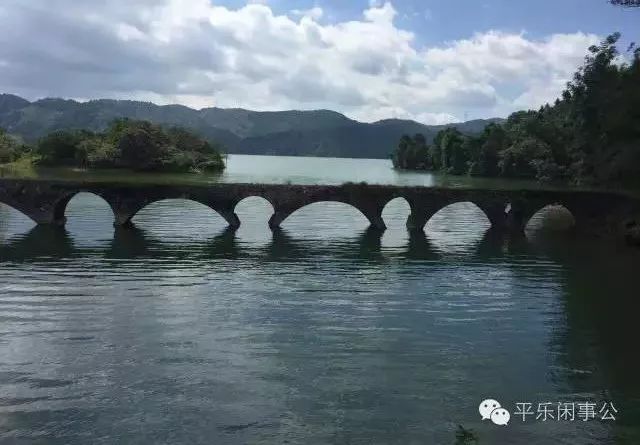 昨天(10月13日),在平乐县阳安乡平口水库,阳安乡有一位14岁的少年在