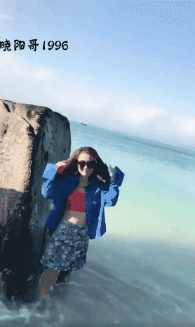 美女:看这海浪,有没有我浪?大海:老子让你浪.