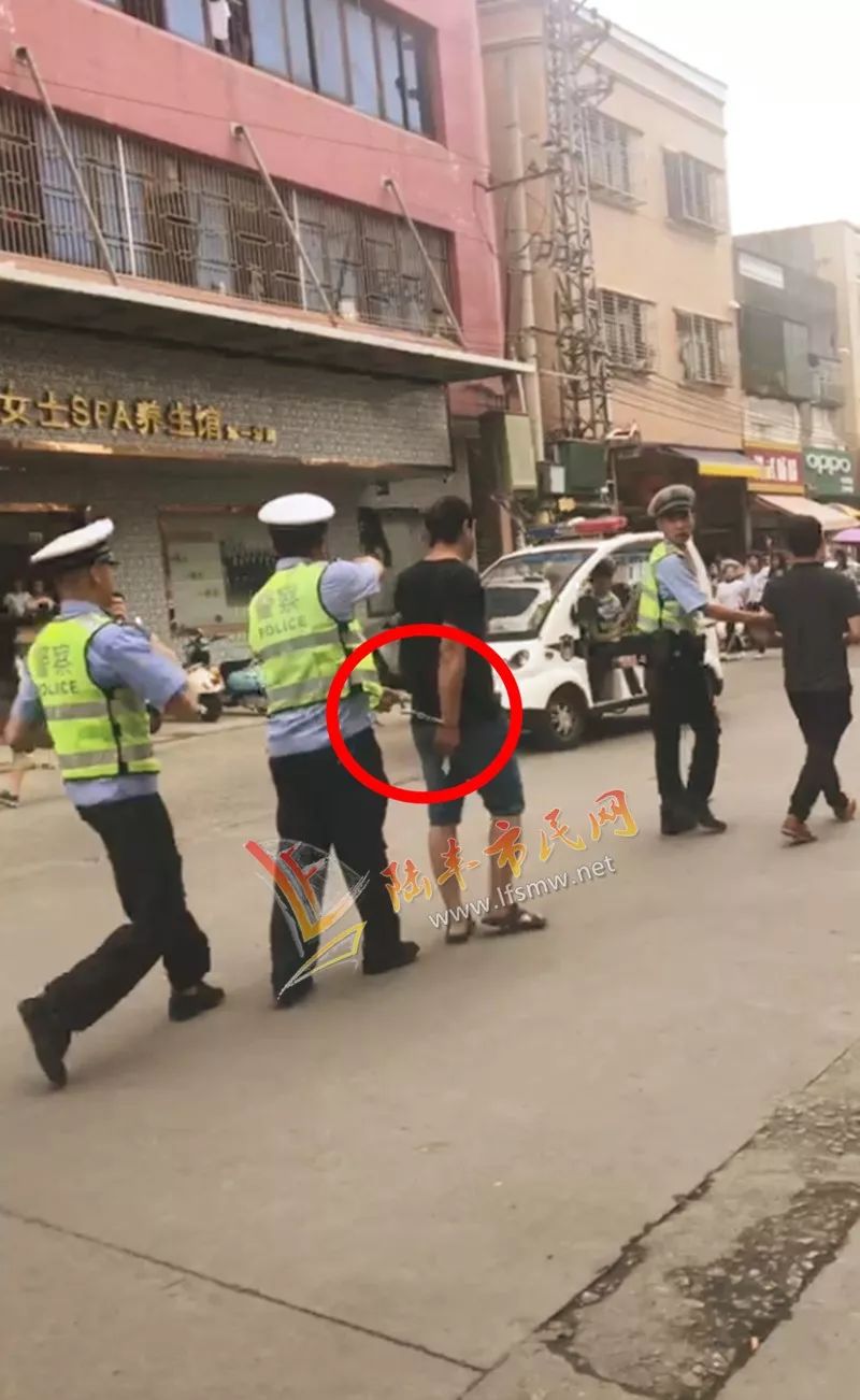 非常严汕尾交警严查摩托电动车有人被铐上手铐带走