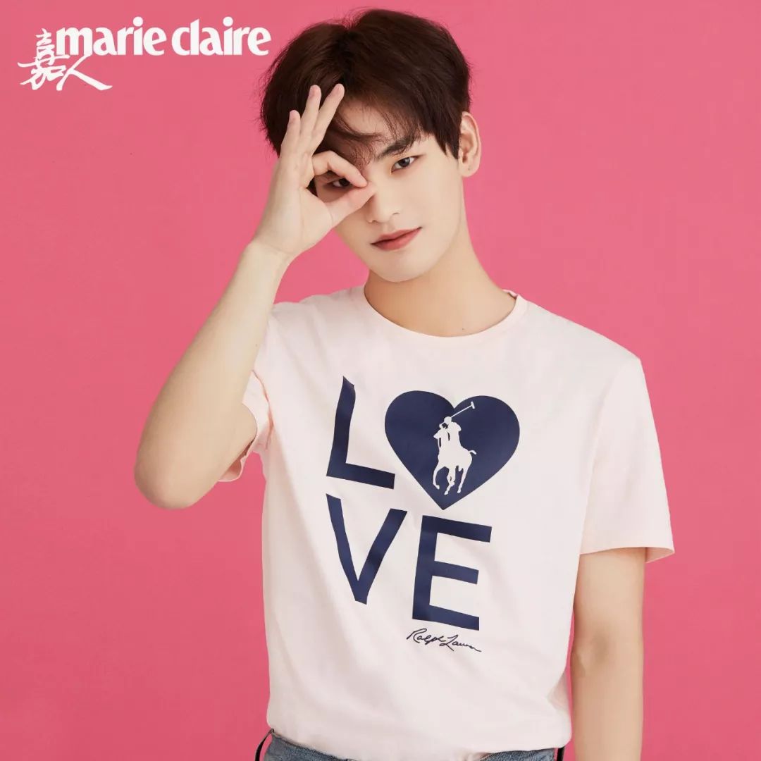 站在世界中心呼唤爱?这一届年轻爱豆穿慈善T