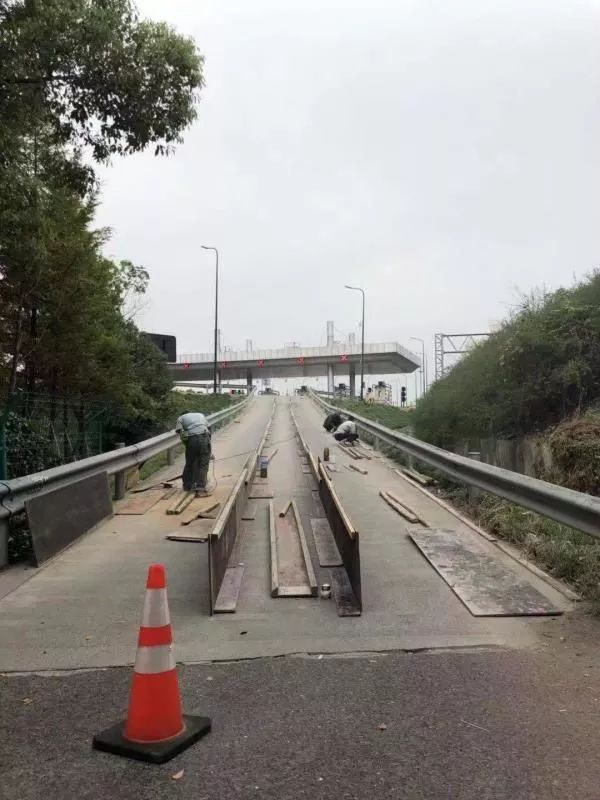 沿江村人口_人口普查