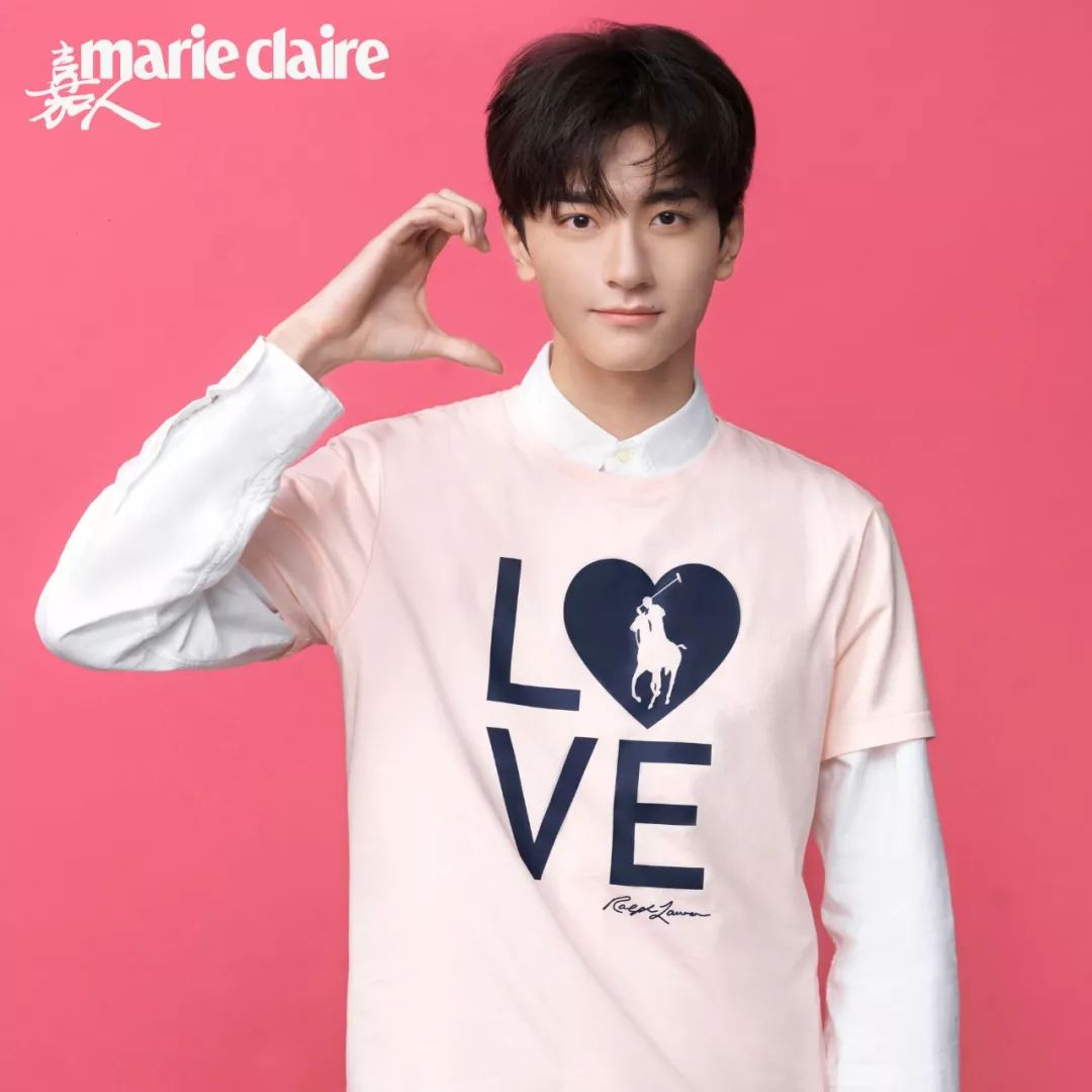 站在世界中心呼唤爱?这一届年轻爱豆穿慈善T