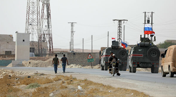 美军撤离后，俄军首次进入叙利亚曼比季巡逻3小时