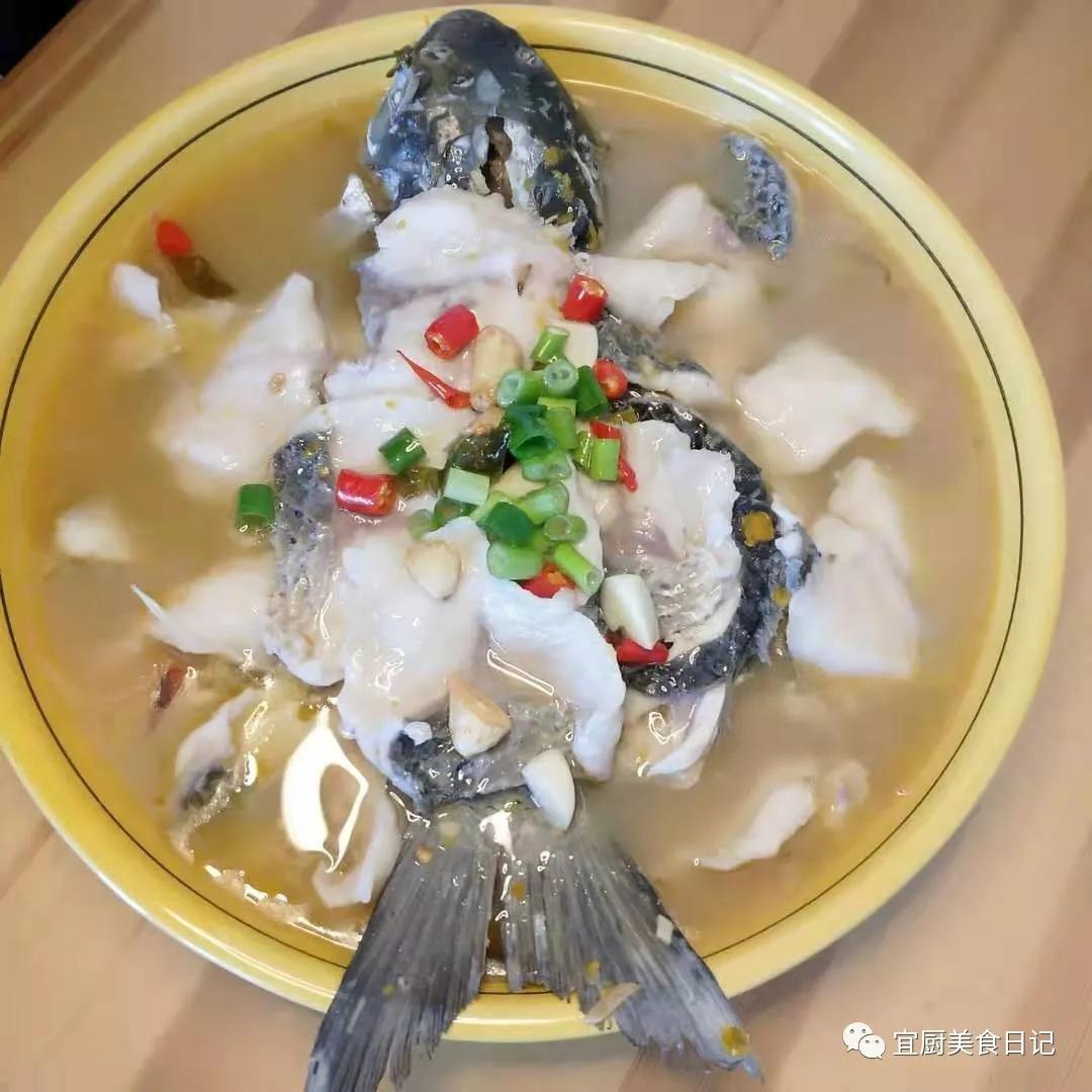 后记知识点:1,草鱼一定要新鲜,这样鱼肉菜鲜嫩不散   2,这个菜给鱼片