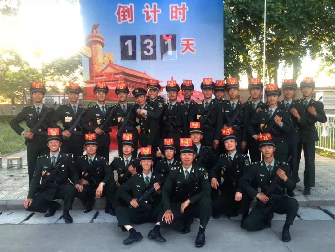 今年10月1日,中国人民解放军驻琼某部队下士林鹏在庆祝新中国成立70