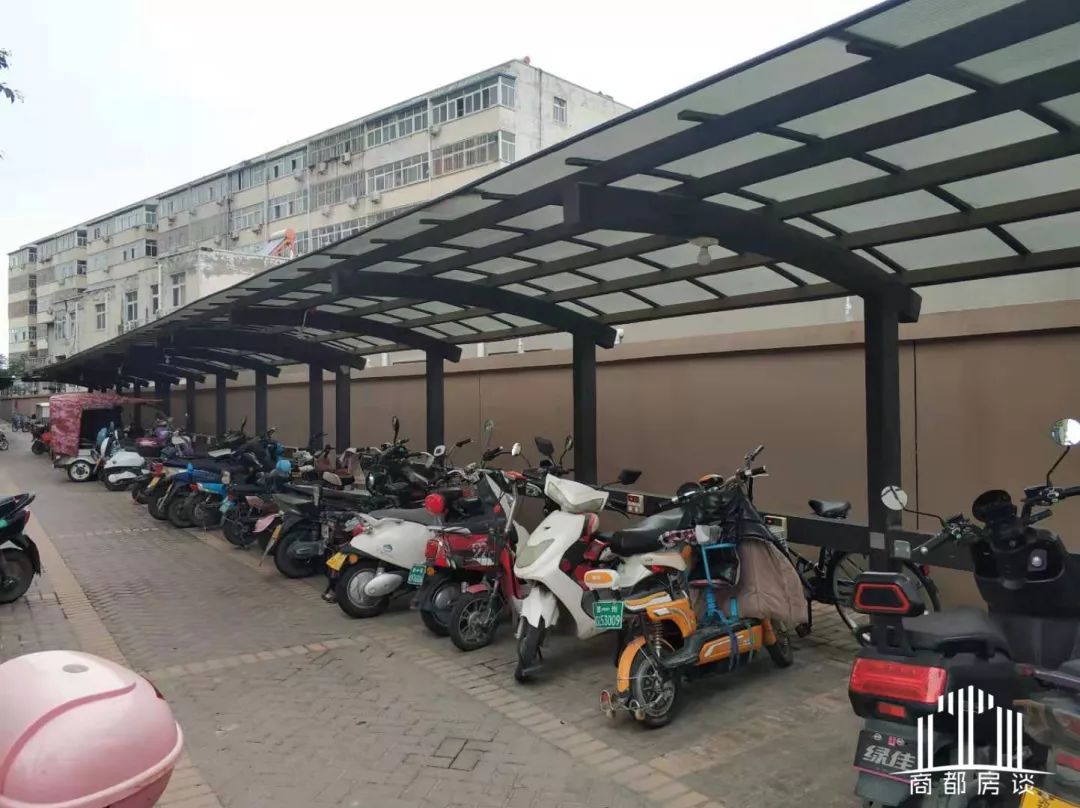 地面上非机动车停车场