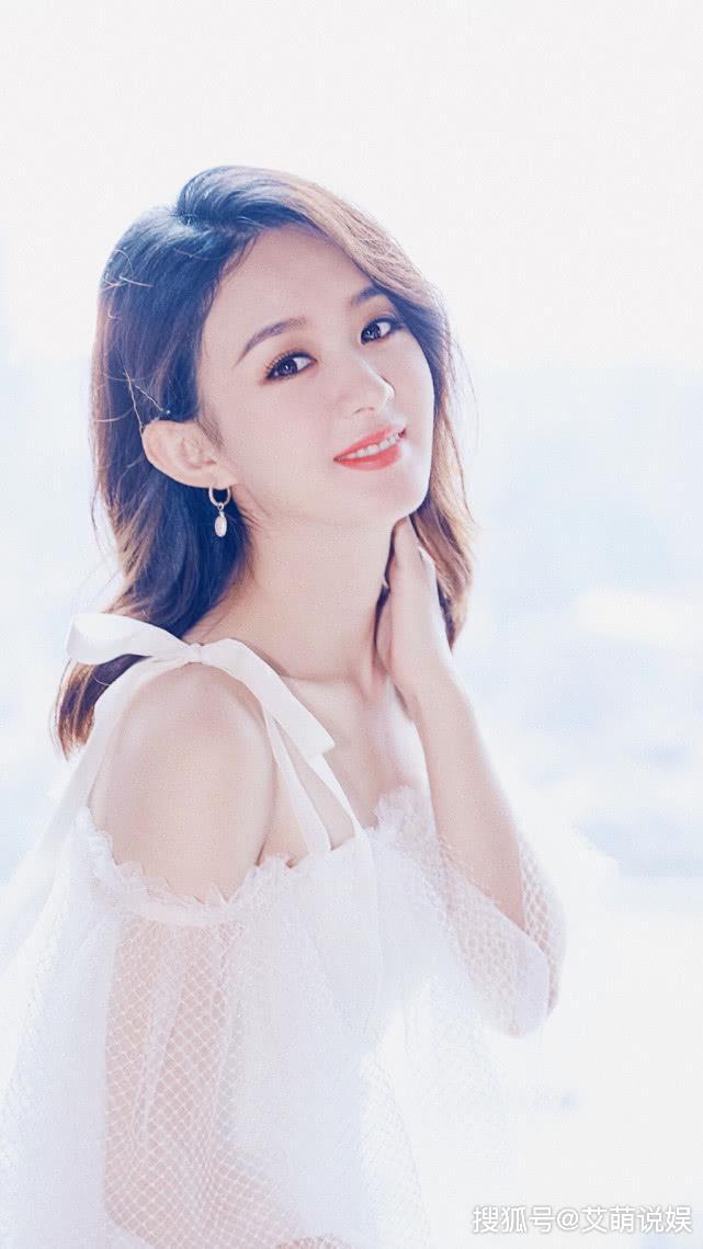 赵丽颖32岁生日,工作室晒生日现场照,赵丽颖切蛋糕的样子好美