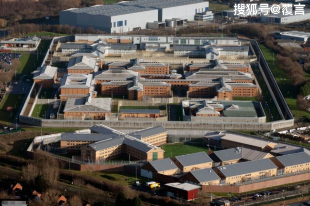 英国贝尔马什监狱的全景图