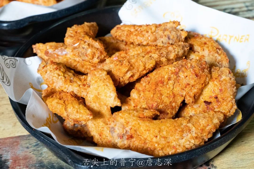 疯狂翅尖是新品,炸到金黄色的鸡翅尖