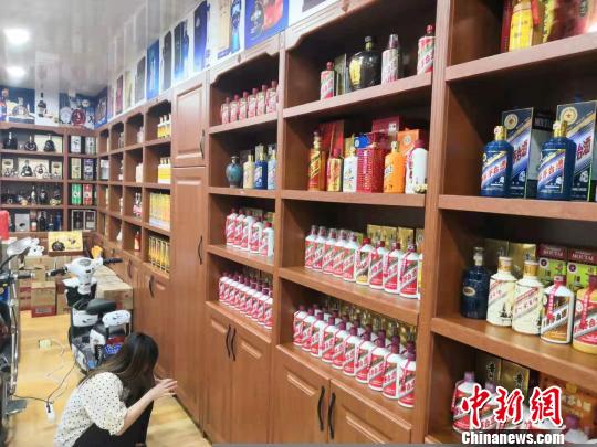 上海警方捣毁食品药品犯罪团伙220余个案值超40亿元