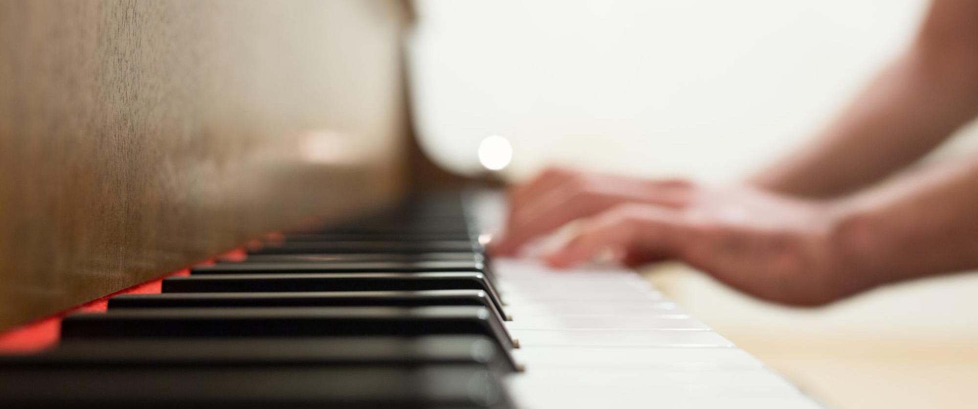 远离尘嚣钢琴曲谱_远离尘嚣