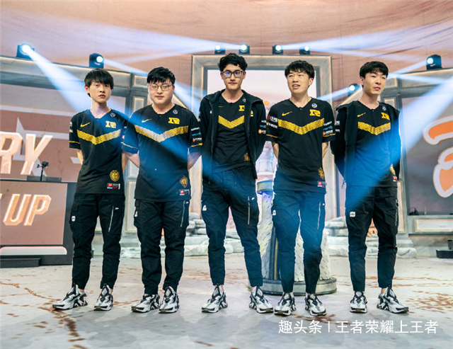 uzi最近世界赛表现 1b6db5225cfa48ef9abe5f1841ed08d2.png