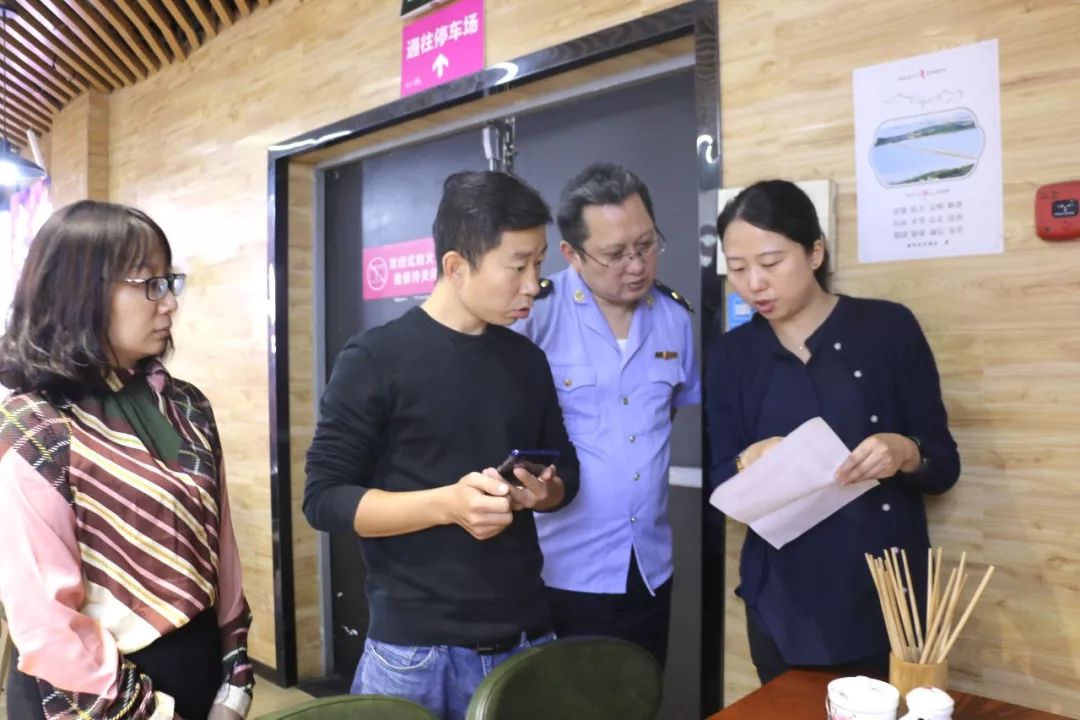 今天(10月16日)上午,吴中区市场监管局食品安全总监 朱艳带队实地检查