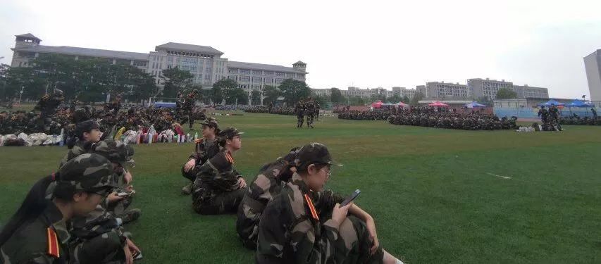 什么是踢正步 30848bf61c5442fb9300d9d3db31e940.jpeg