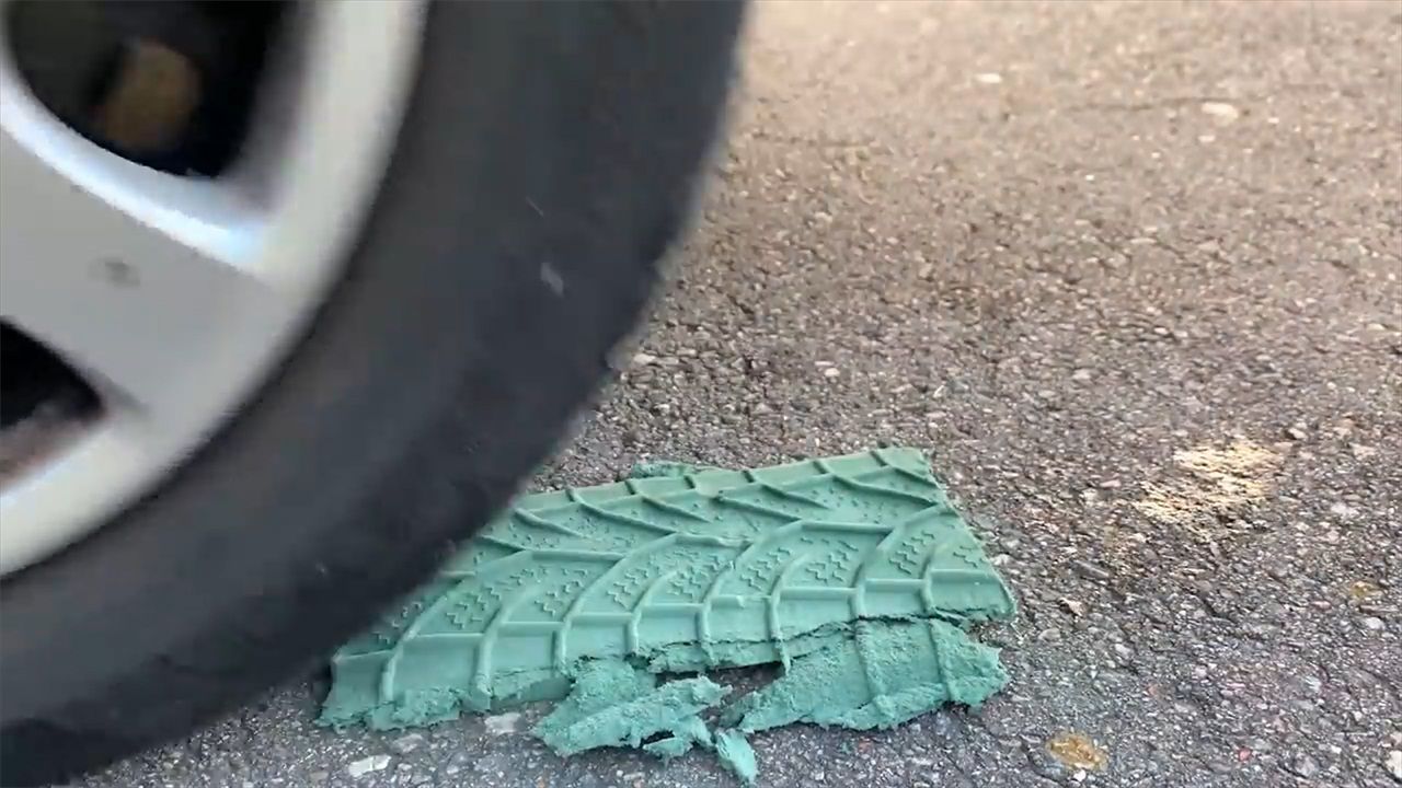 鸡 泥 轮胎 煤炭 猜一成语_轮胎图片卡通(3)