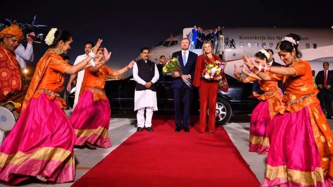 荷兰国王访问印度自己开飞机!给KLM兼职23年