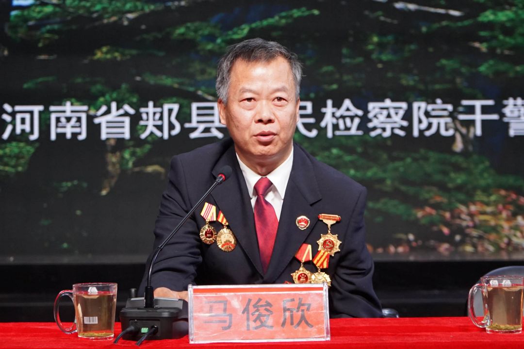 大家纷纷表示要向马俊欣同志学习,争做一名优秀共产党员,以榜样为镜子