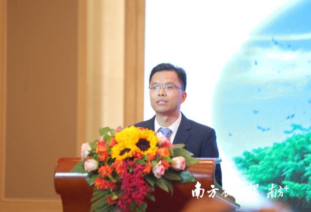 新会区委副书记,区长梁明建