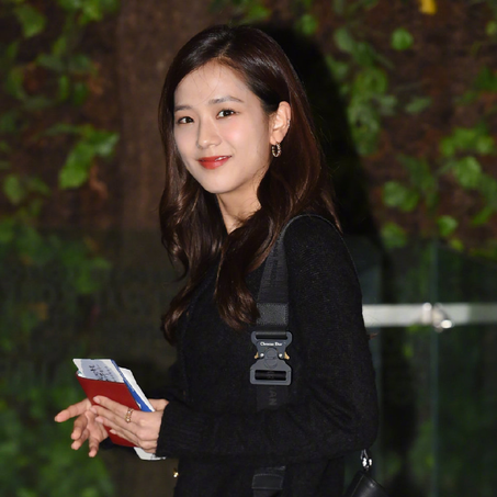 17日下午,BLACKPINK因日本音乐节目行程而经