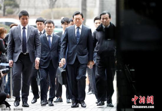 涉“亲信干政”事件韩国乐天集团会长被判缓刑