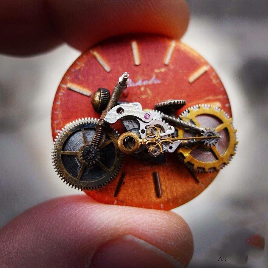 穷玩车富玩表还不够?这个富二代专门把表拆了