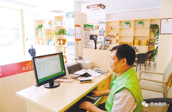 鹤山市鹤城电商扶贫专营店营业额已达30多万元11户贫困户搭上致富