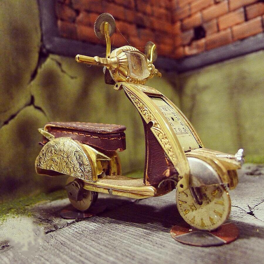 穷玩车富玩表还不够?这个富二代专门把表拆了