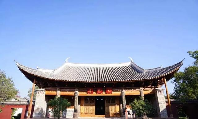 等觉寺座北向南,前为双塔,二门,后为太阳宫,东院为林公祠,西院为昭忠