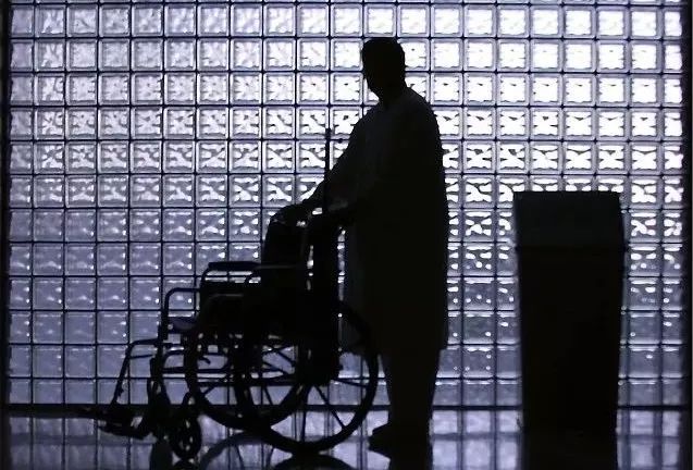 人怎么才能做到无情无义 d99eb2b61c3c4efa964b44071d6e3d4e.jpeg