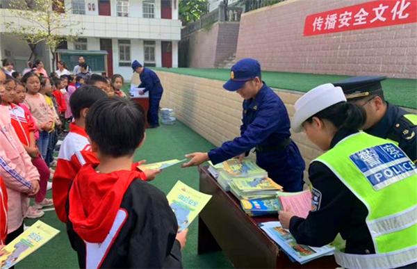 急救知识进校园宣传活动 0009ff45aab34f3eaa512eb6045d1f1a.jpeg