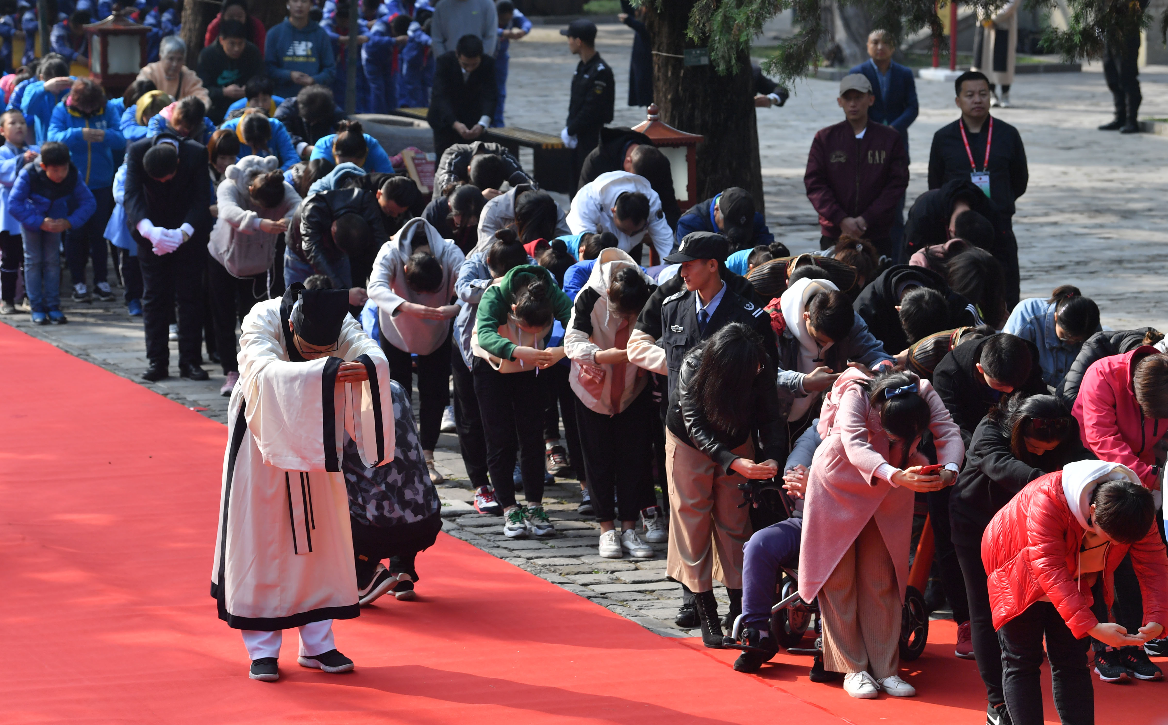 韩国少女穿韩服 参加传统成人礼-搜狐大视野-搜狐新闻
