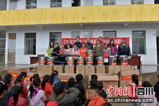 广汉市政法系统在凉山金阳县开展“法治彝家”结对帮扶活动