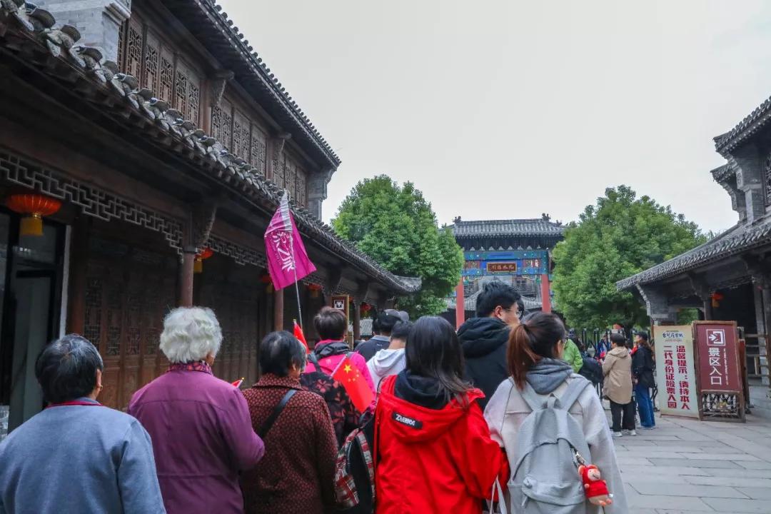 台儿庄人口多少万人_台儿庄古城图片(2)