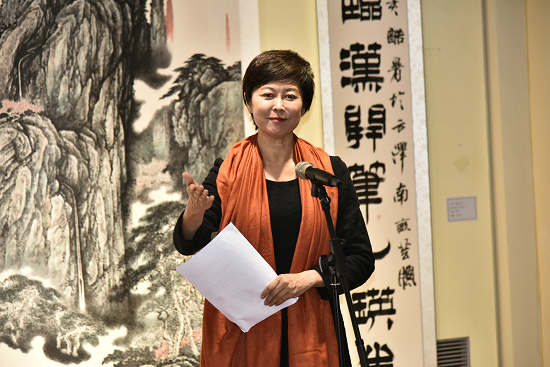 著名收藏家马未都参观赵普书画作品回顾展并给予高度评价