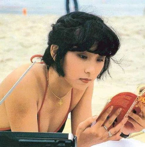 她来自潮阳,是TVB第一代花旦,情路却特别坎坷