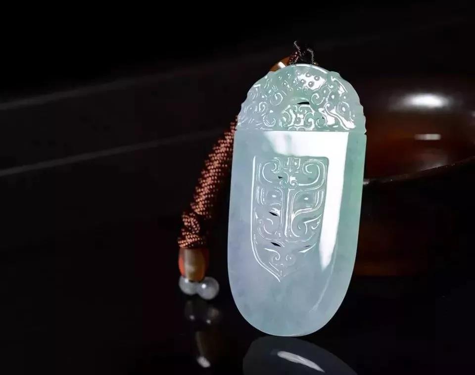翡翠仿古,每一根线条,都是历史的痕迹