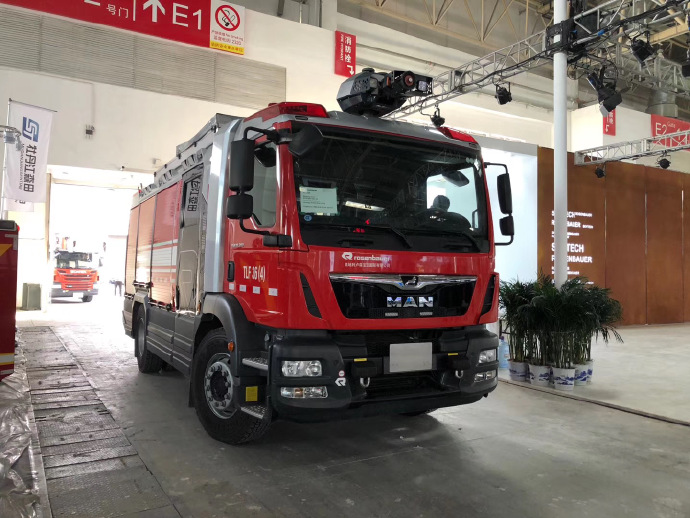 实力曼恩商用消防车亮相北京消防展